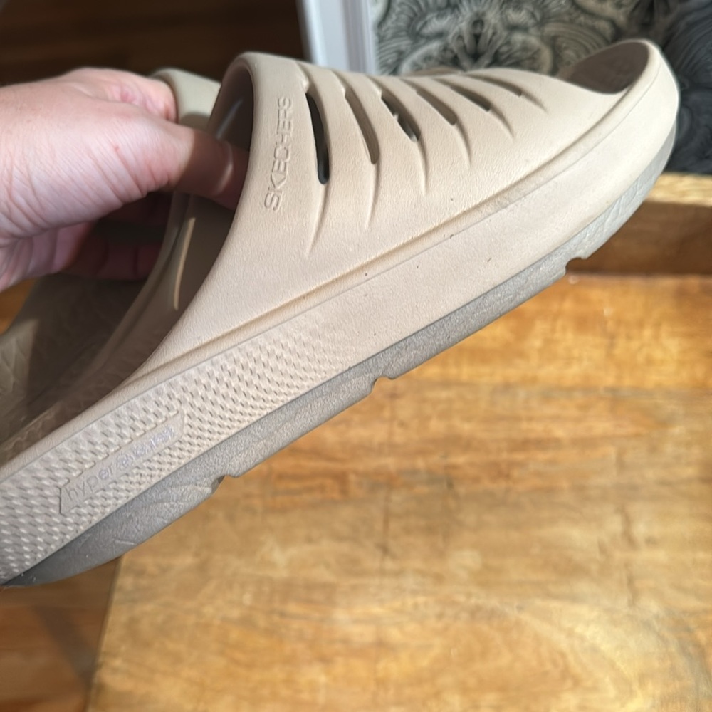 Sketchers Go Recovery Slides 10 - image 4